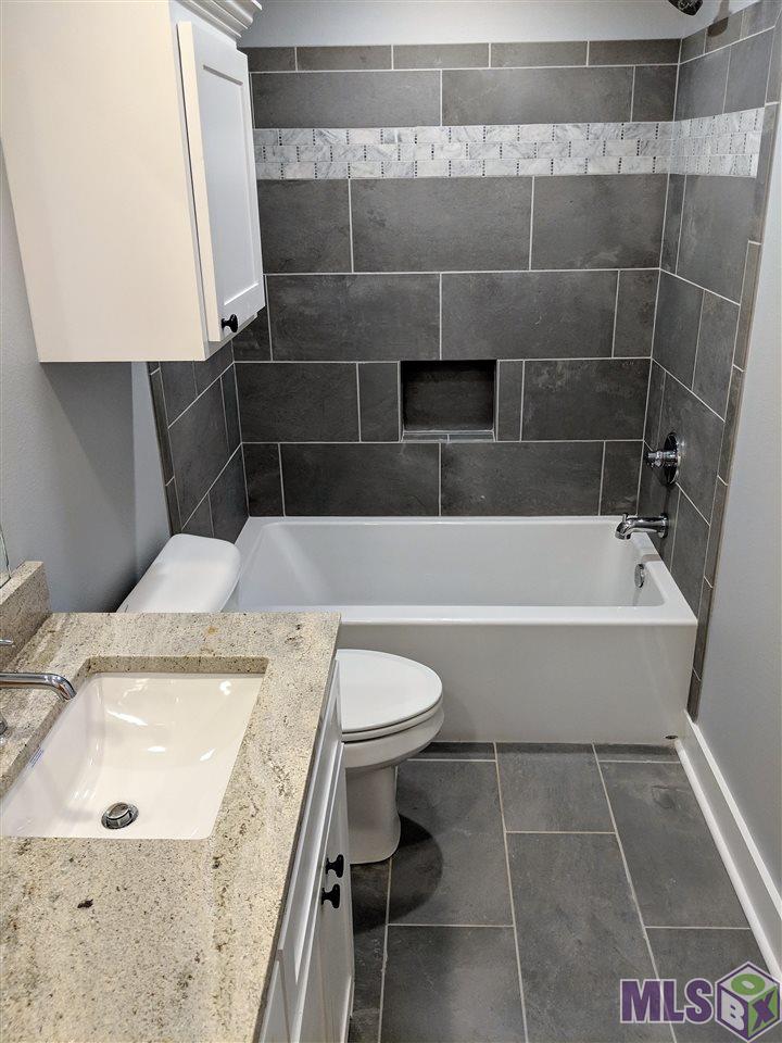 2360 Tulip Street Baton Rouge, LA 70806 - Photo 22 of 38 Second Floor Bath