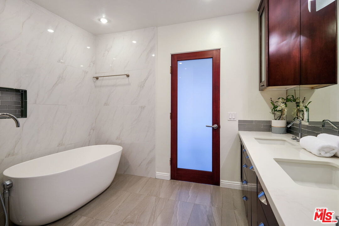 4549 Alla Road, Unit 1 Marina del Rey, CA 90292 - Photo 30 of 43