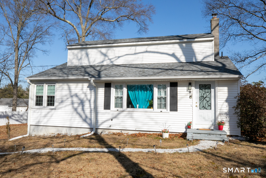 10 Beach Park Road Clinton, CT 06413 - Photo 2 of 39 Lovingly maintained and updated . . .