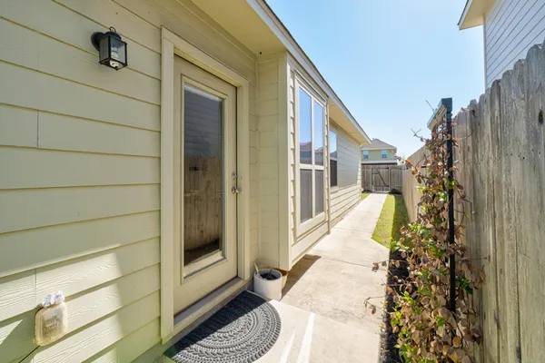 $1,800 | 4613 Graceful Lane, Unit 500, Austin, TX 78725