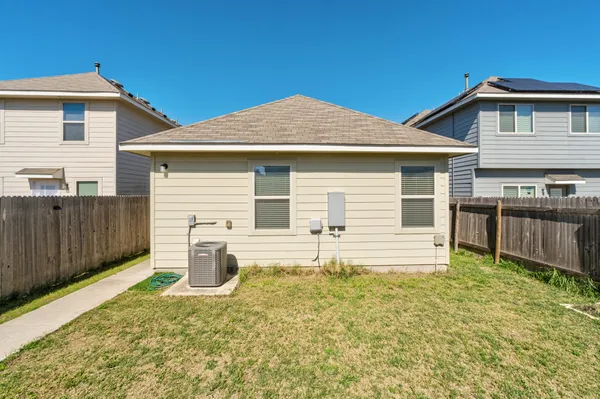 $1,800 | 4613 Graceful Lane, Unit 500, Austin, TX 78725