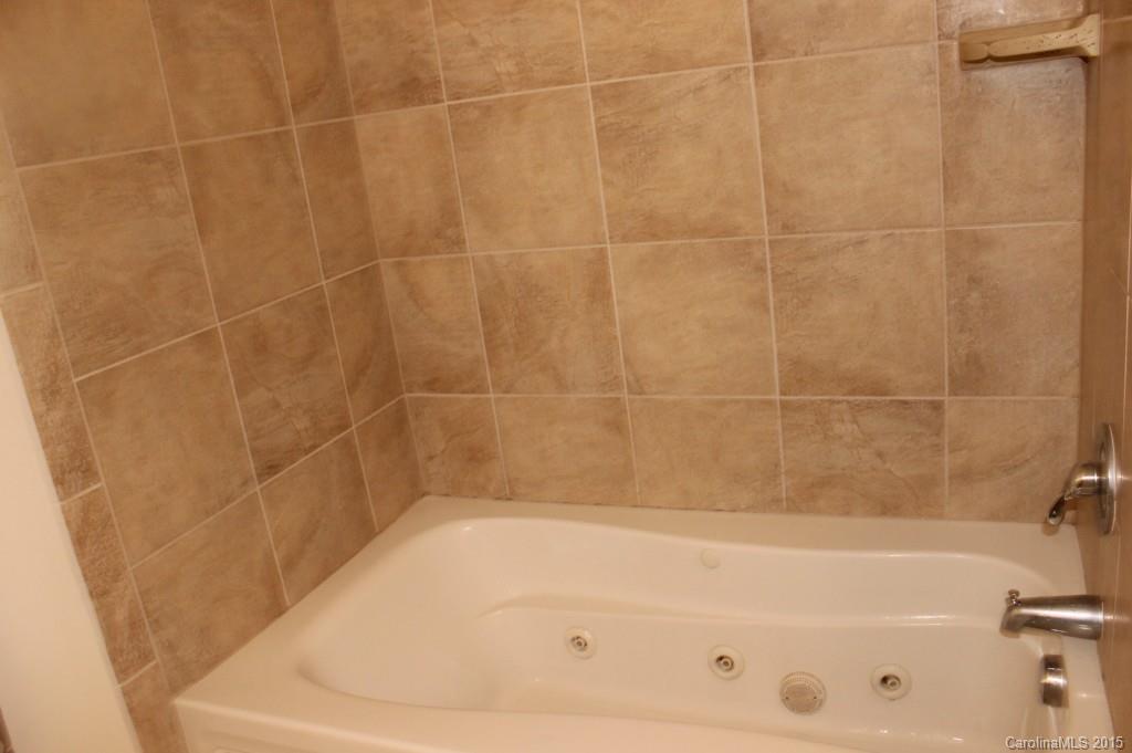 1000 East Woodlawn Road, Unit 405 Charlotte, NC 28209 - Photo 10 of 15 a bathroom with a bathtub