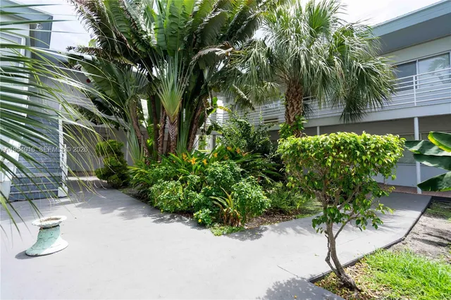 $1,550 | 8300 Abbott Avenue, Unit 10, Miami Beach, FL 33141