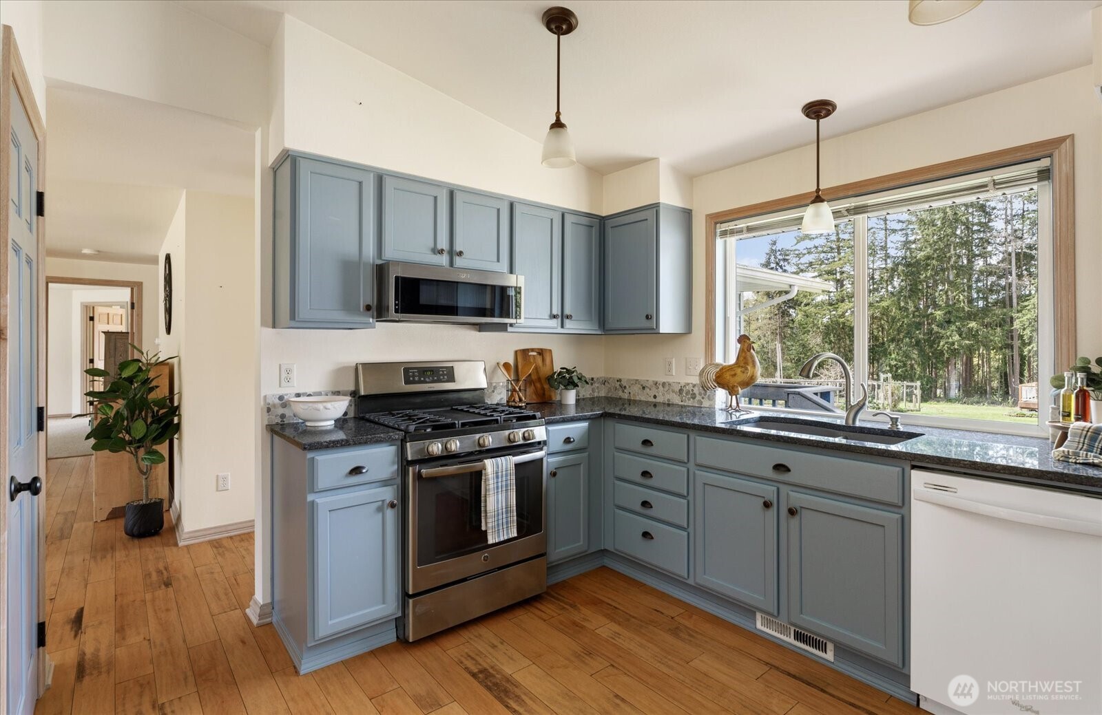 5295 Bounty Loop Freeland, WA 98249 - Photo 9 of 38