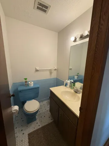 $144,000 | 8935 Old Cedar Avenue South, Unit 211, Bloomington, MN 55425