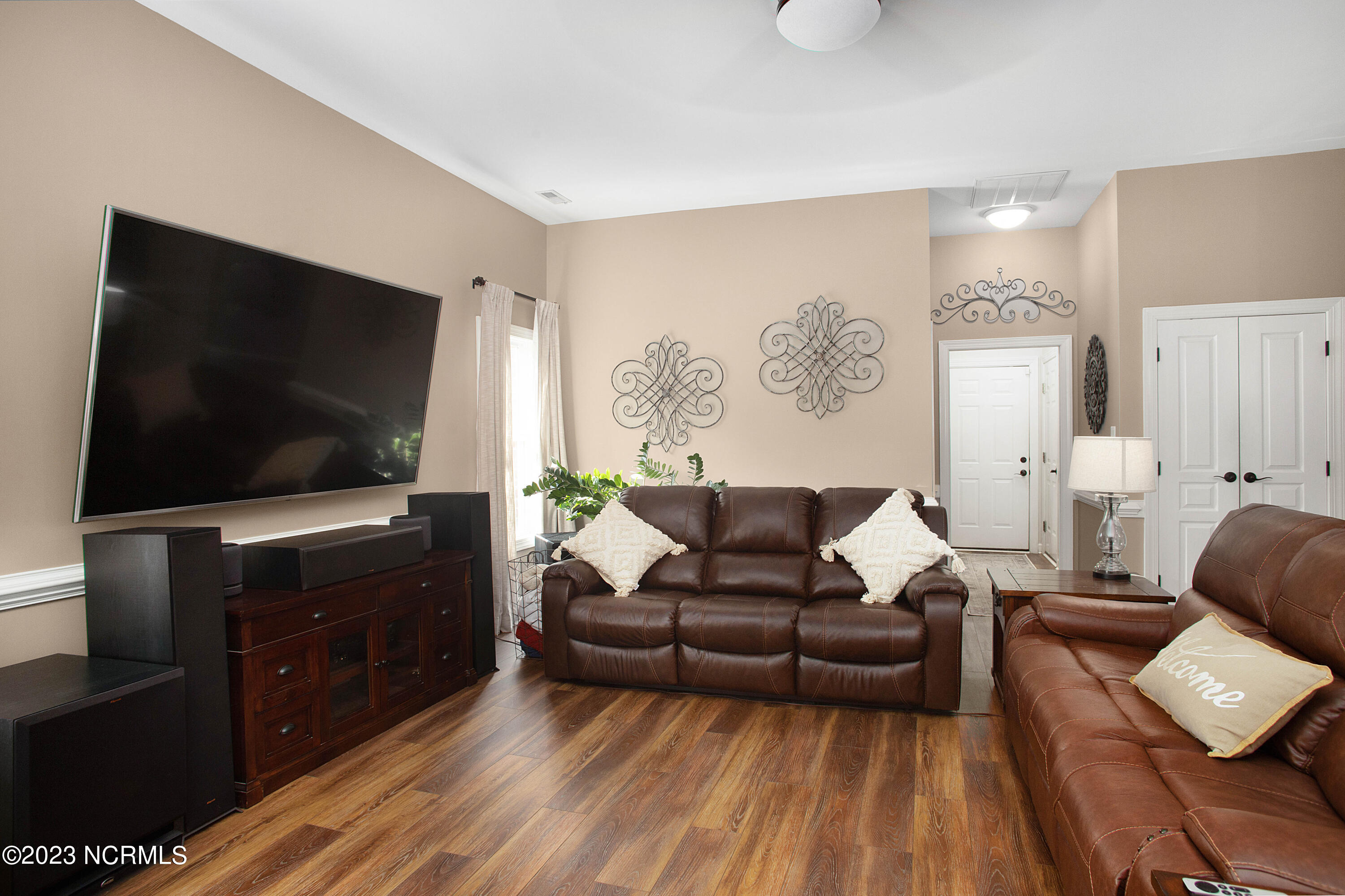 605 Taberna Circle New Bern, NC 28562 - Photo 2 of 43 Living Room