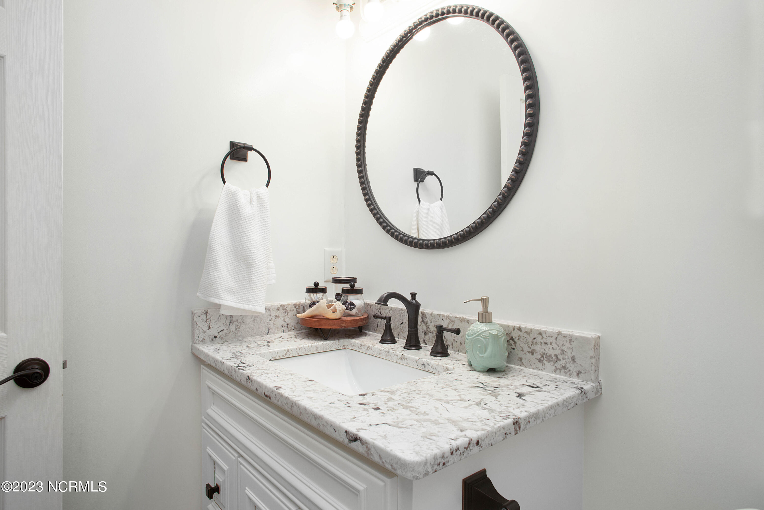 605 Taberna Circle New Bern, NC 28562 - Photo 24 of 43 Bathroom