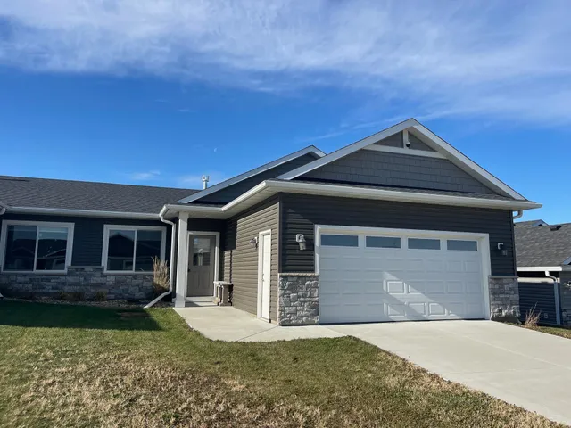 $249,900 | 890 Tall Grass Court, Wanamingo, MN 55983