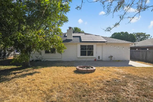 a house view with a outdoor space