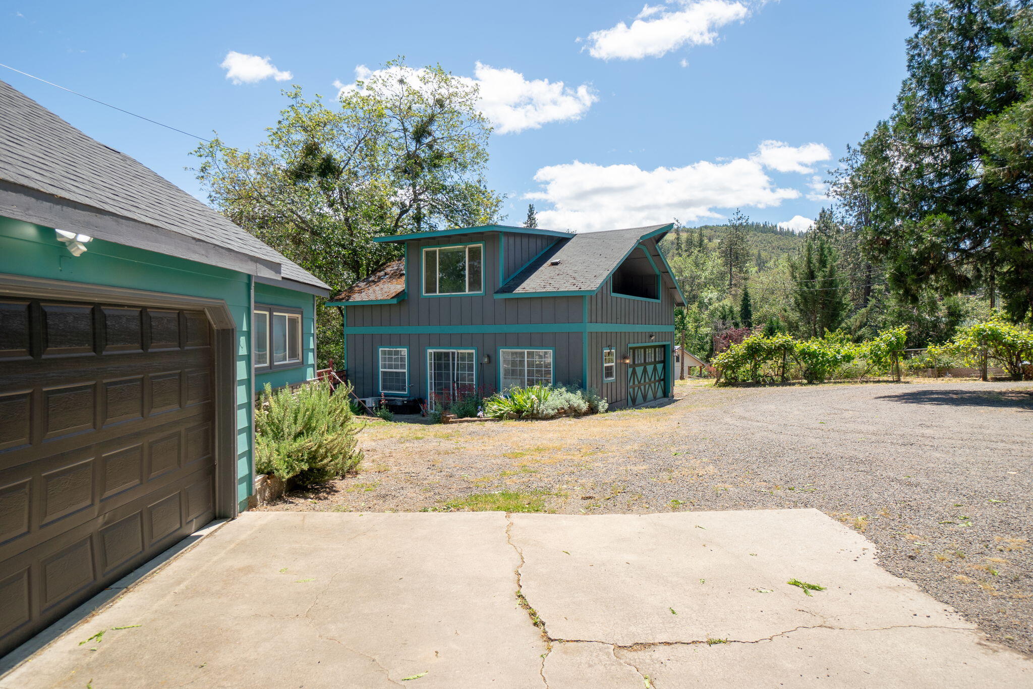 4970 Old Stage Road Central Point, OR 97502 - Photo 5 of 43 a front view of a house with a garden
