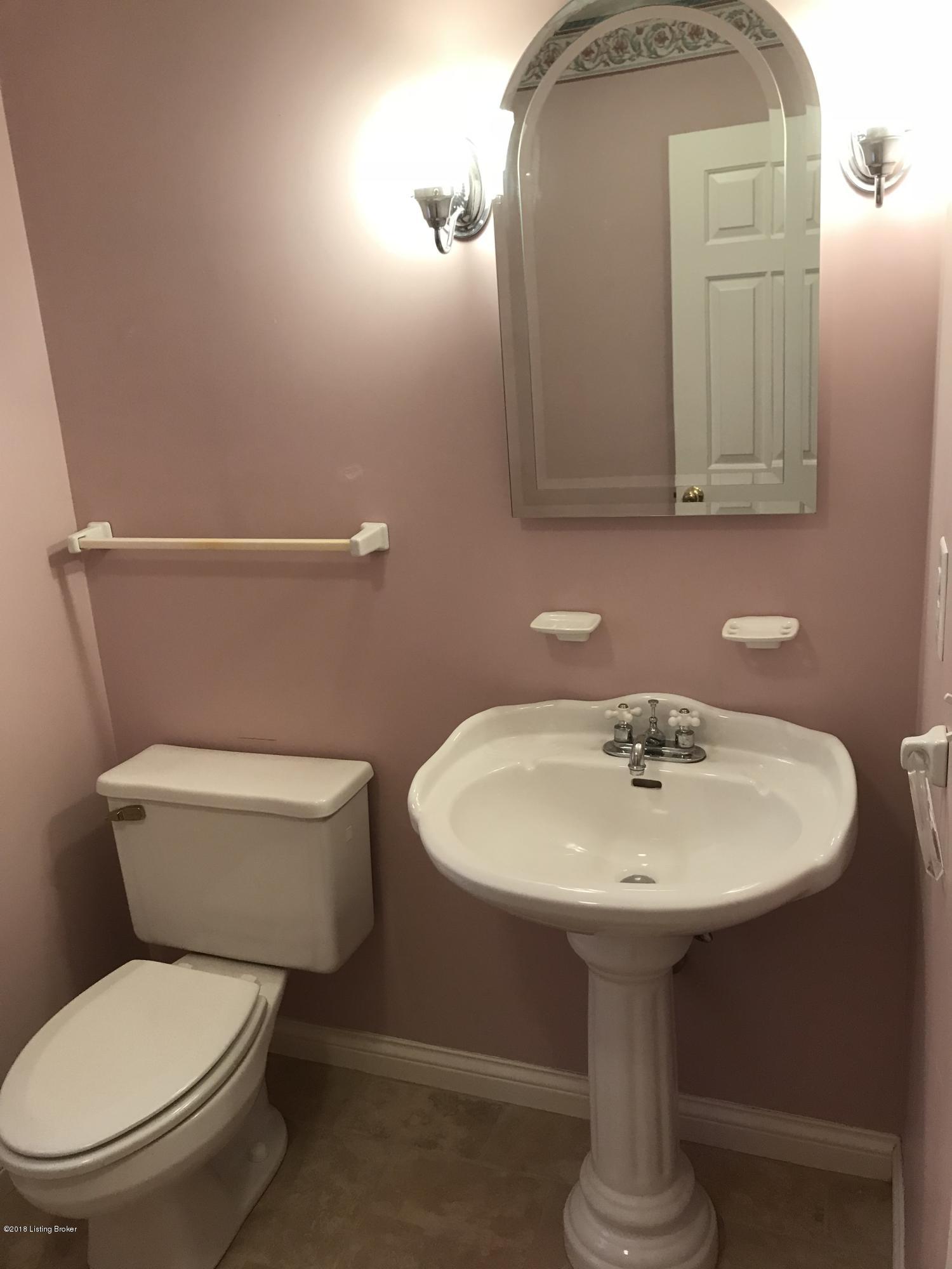 7865 Bloomfield Road Bloomfield, KY 40008 - Photo 24 of 88 DD Main floor Half bath