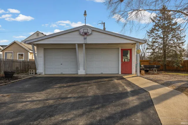 $195,000 | 1206 Danville Avenue, Crawfordsville, IN 47933