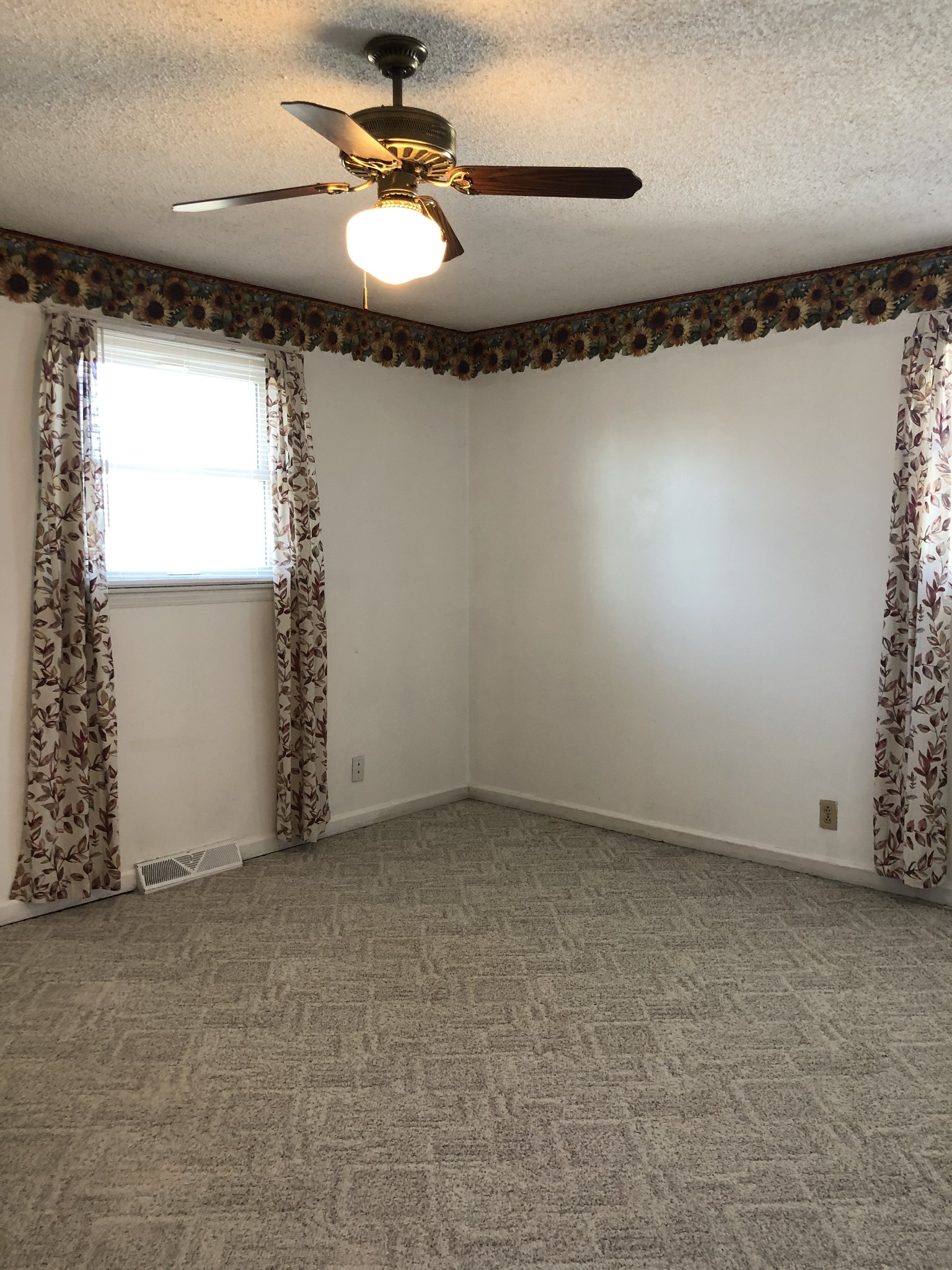422 Cedarcliff Road Antioch, TN 37013 - Photo 11 of 26 a view of an empty room with a window