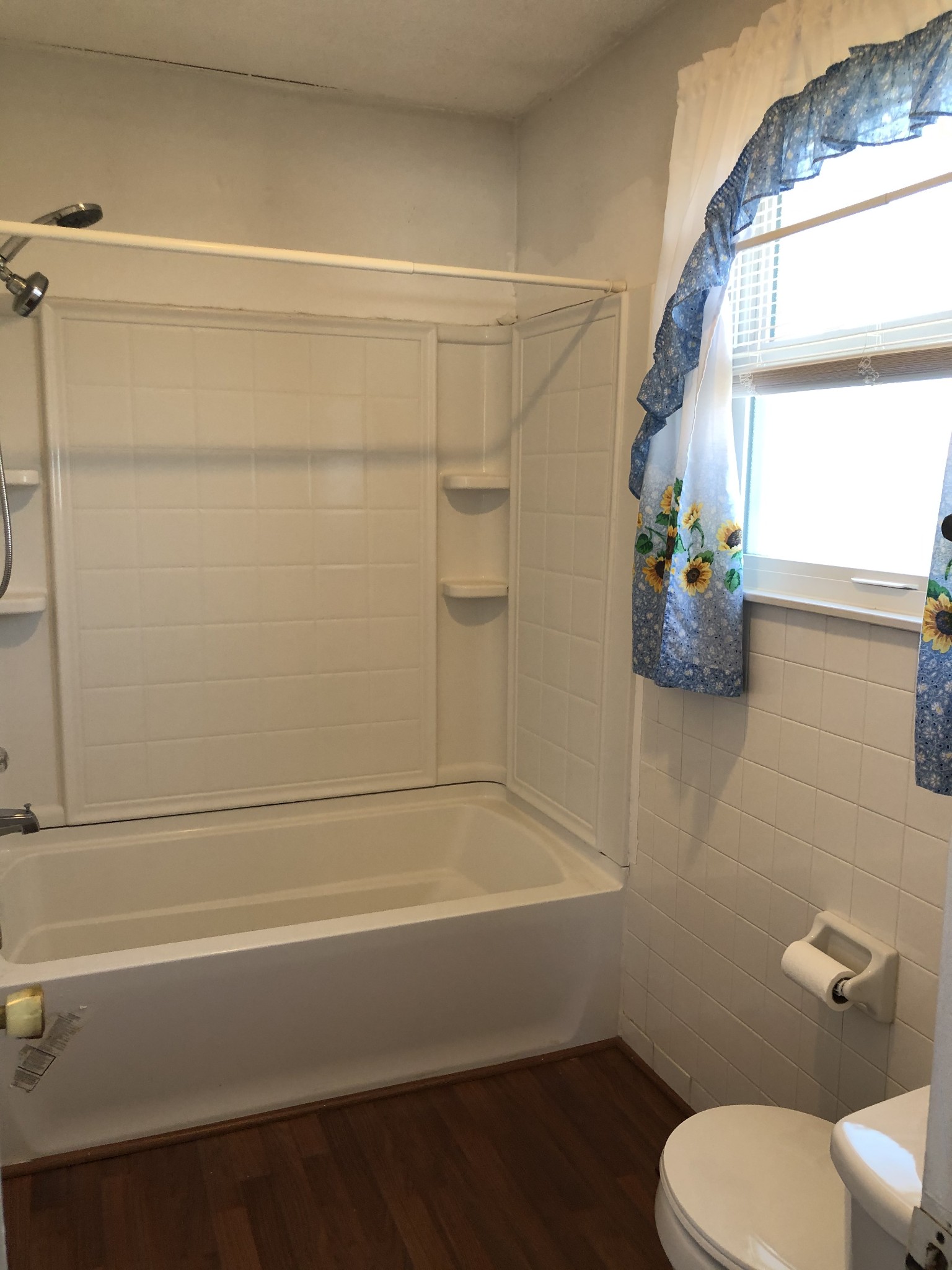 422 Cedarcliff Road Antioch, TN 37013 - Photo 14 of 26 a bathroom with a toilet and a bathtub