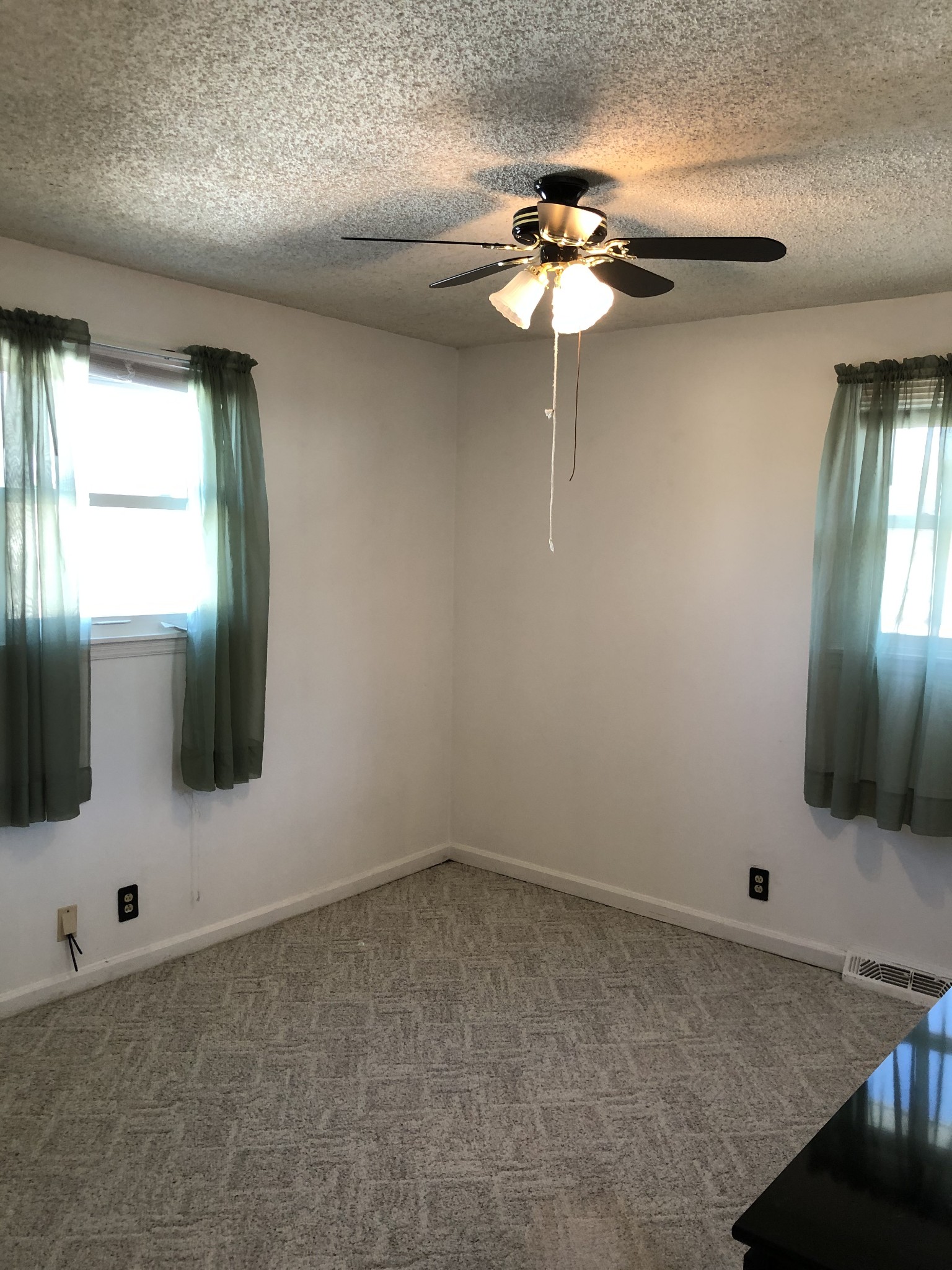 422 Cedarcliff Road Antioch, TN 37013 - Photo 15 of 26 en empty room with a chandelier fan and a large mirror