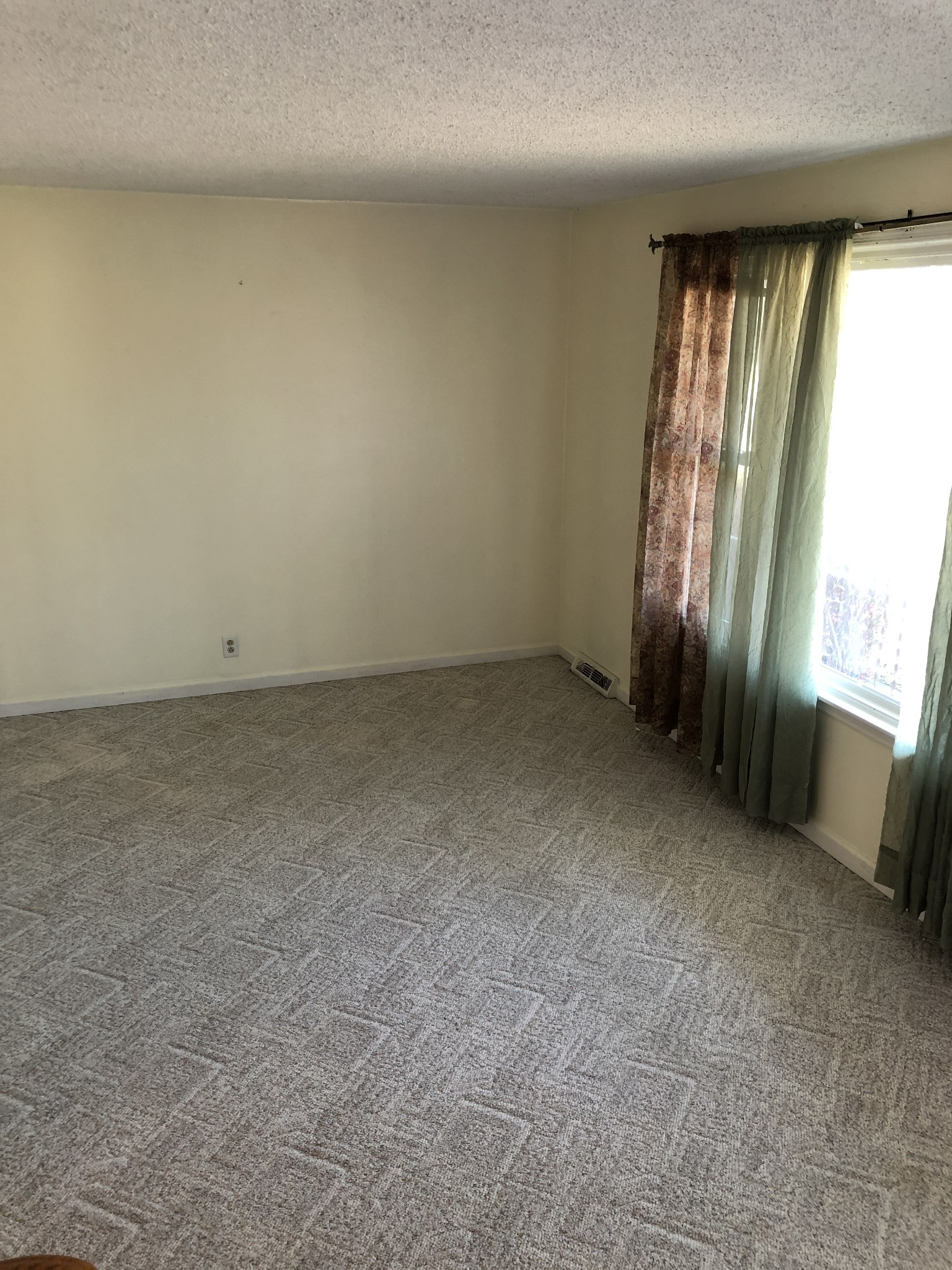 422 Cedarcliff Road Antioch, TN 37013 - Photo 6 of 26 an empty room with windows