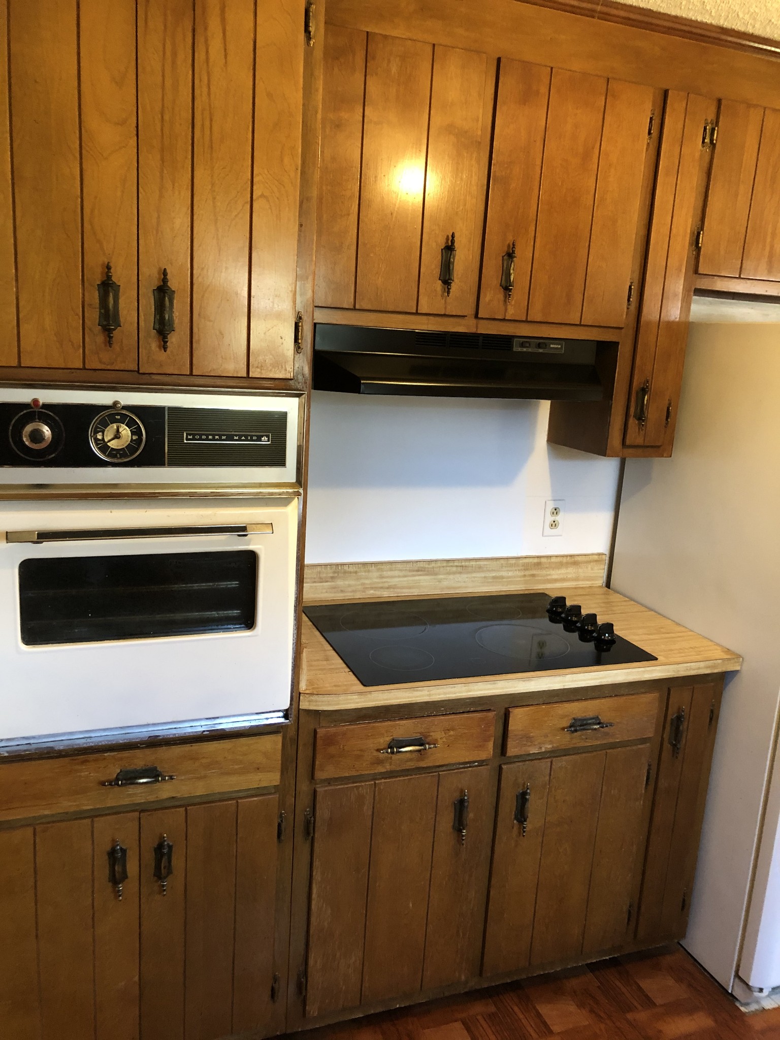 422 Cedarcliff Road Antioch, TN 37013 - Photo 9 of 26 a kitchen with granite countertop cabinets and appliances