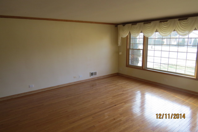 7015 East Prairie Road Lincolnwood, IL 60712 - Photo 3 of 14