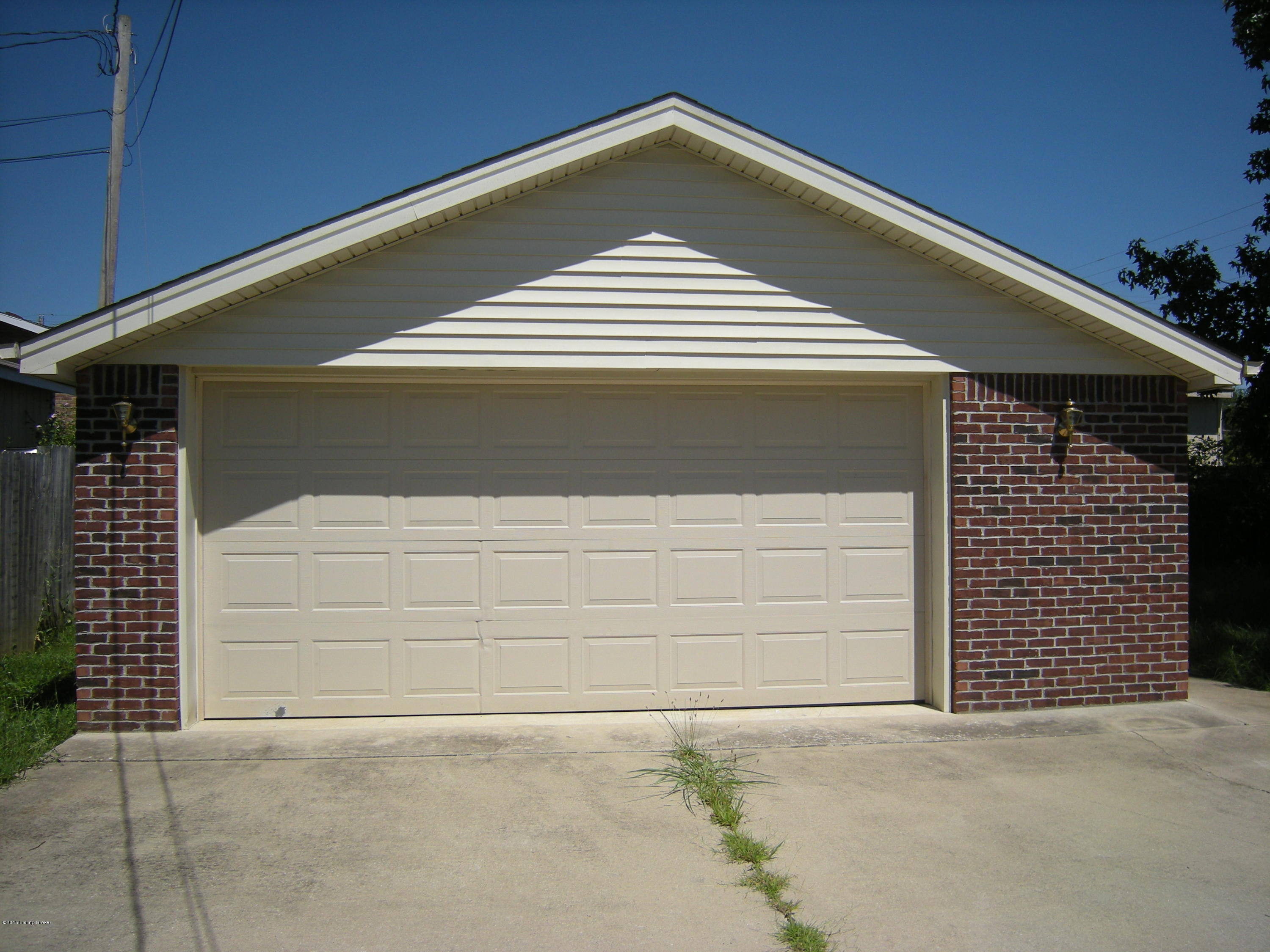 1448 West Blue Lick Road Shepherdsville, KY 40165 - Photo 3 of 27 2.5 CAR GARAGE