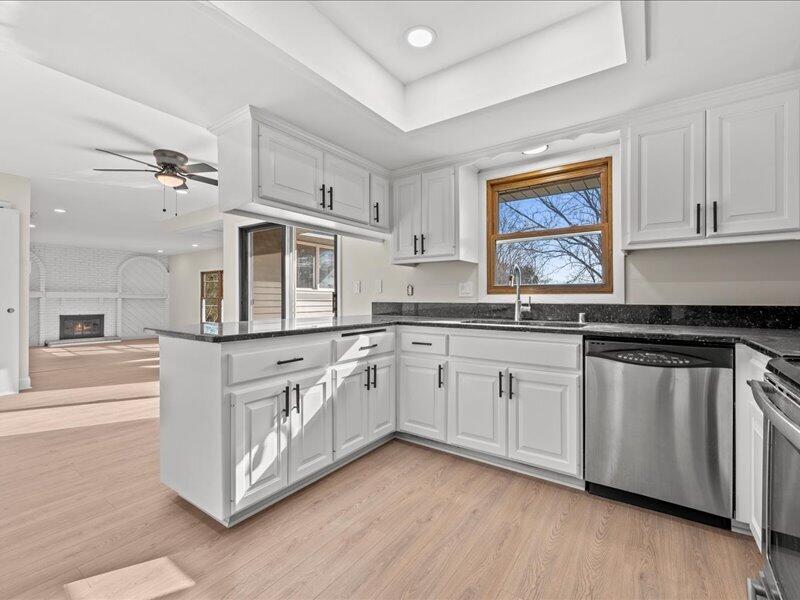 680 Forest Grove Lane Brookfield, WI 53005 - Photo 14 of 37 Large Eat-in Kitchen