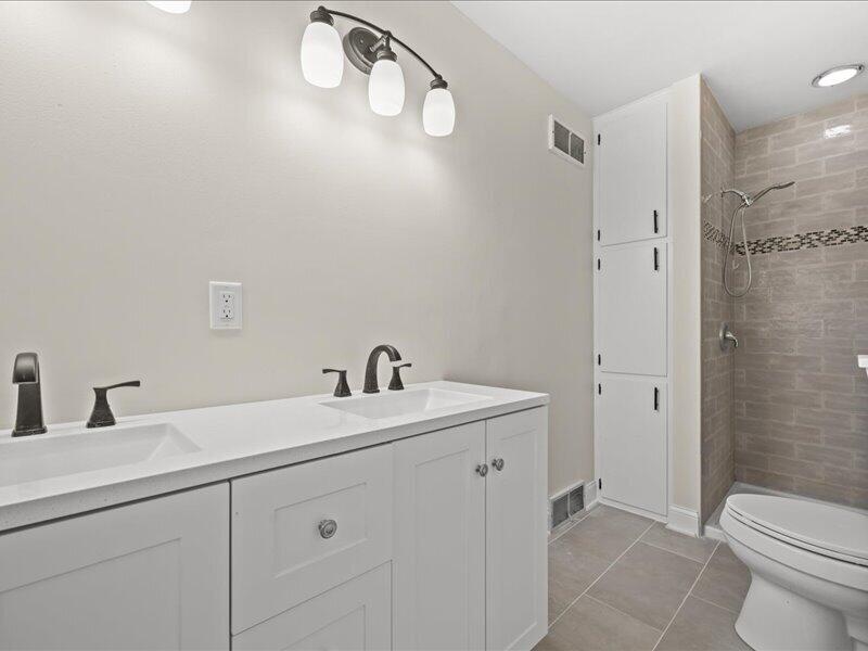 680 Forest Grove Lane Brookfield, WI 53005 - Photo 21 of 37 Primary Bathroom