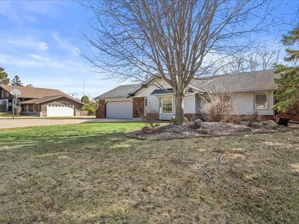 $625,000 | 680 Forest Grove Lane, Brookfield, WI 53005