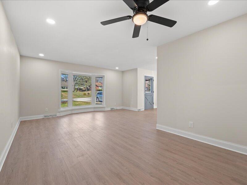 680 Forest Grove Lane Brookfield, WI 53005 - Photo 5 of 37 Dining Room