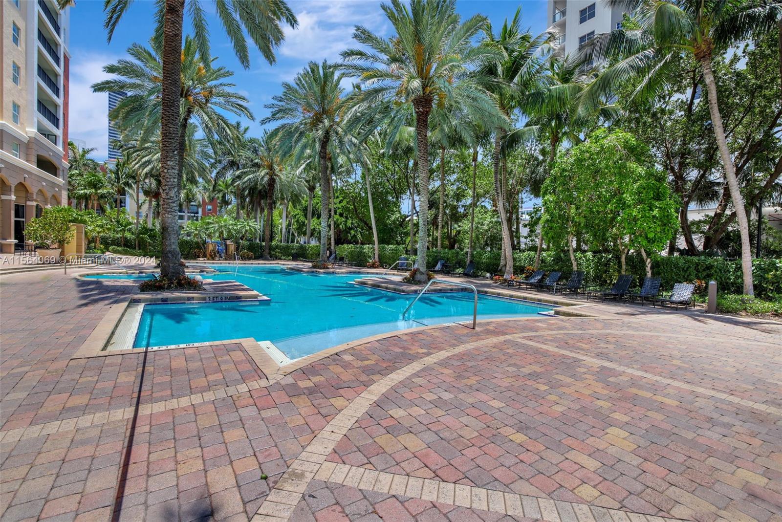 17150 North Bay Road, Unit 2216 Sunny Isles Beach, FL 33160 - Photo 38 of 46 a park with palm trees