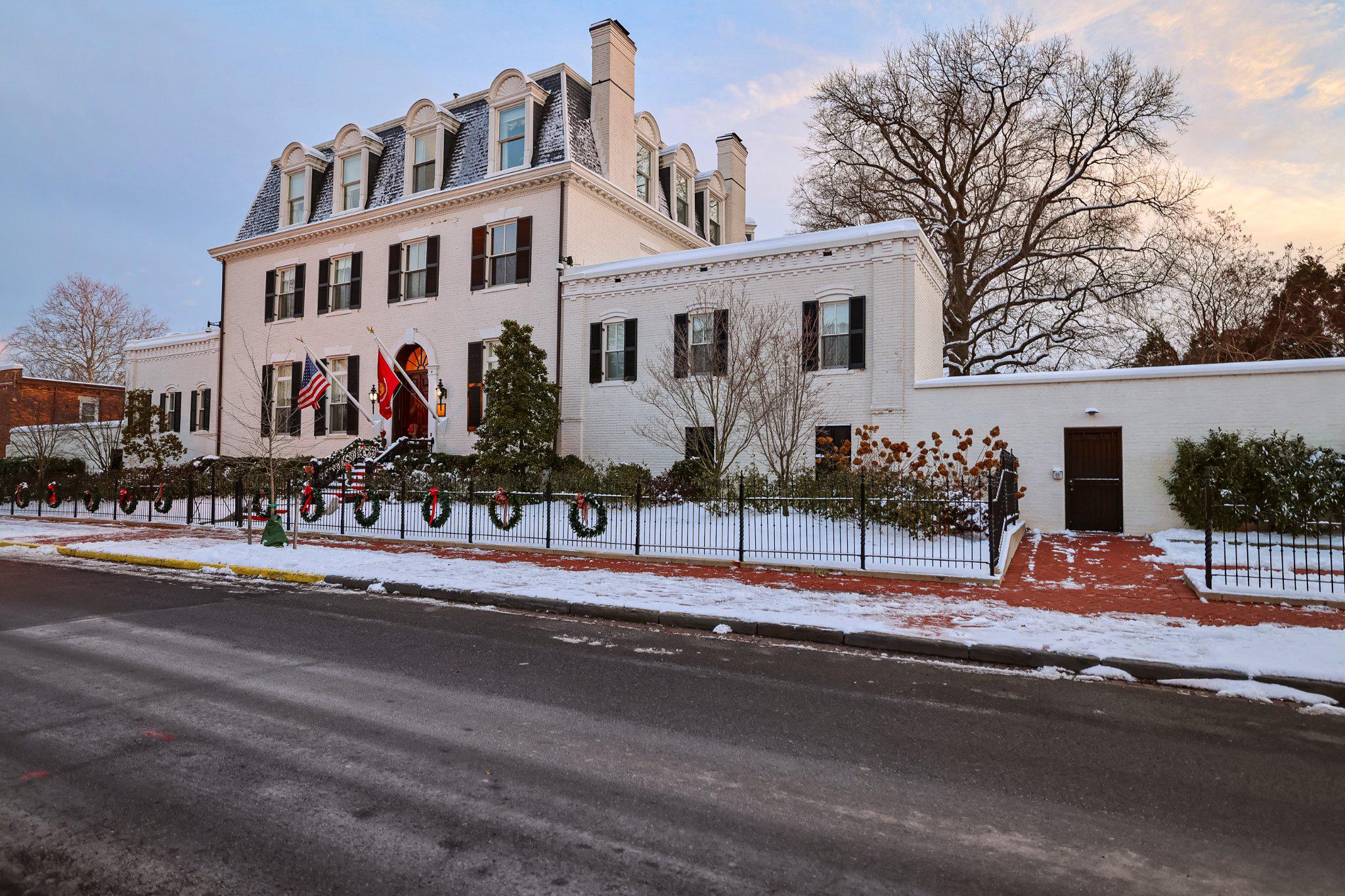 705 8th Street Southeast, Unit 100 Washington, DC 20003 - Photo 11 of 16 Historic Residence Marine Commandant Christmas.