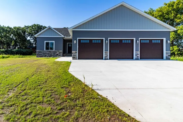 $484,900 | 330 10th Street South, Sartell, MN 56377