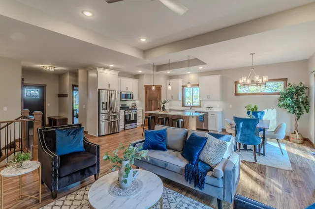 $484,900 | 330 10th Street South, Sartell, MN 56377