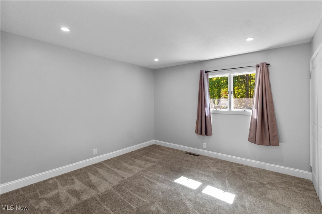 4694 Heather Hills Road Akron, OH 44333 - Photo 14 of 32 Unfurnished room with carpet