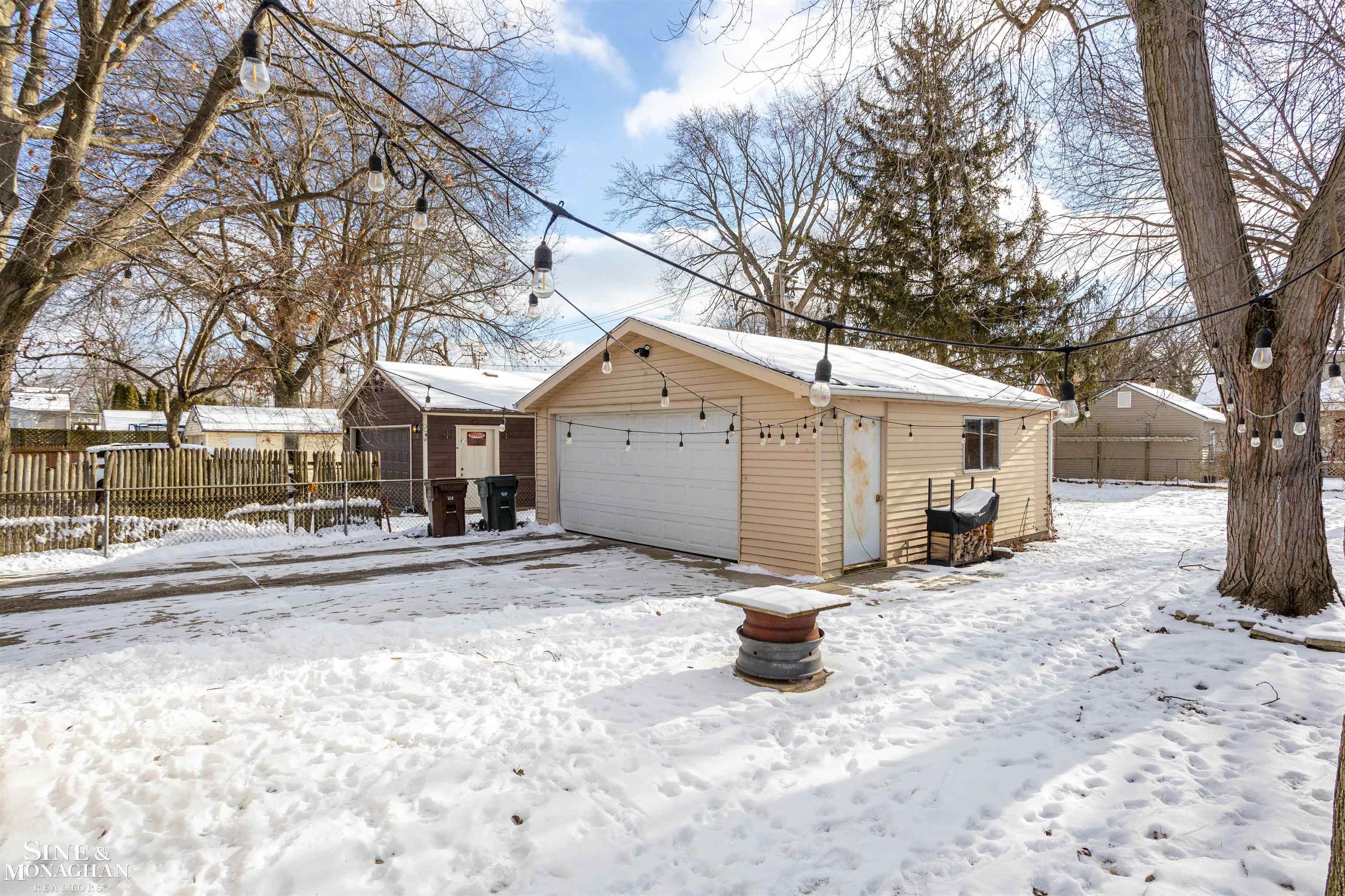 1849 Hampton Road Grosse Pointe Woods, MI 48236 - Photo 32 of 42