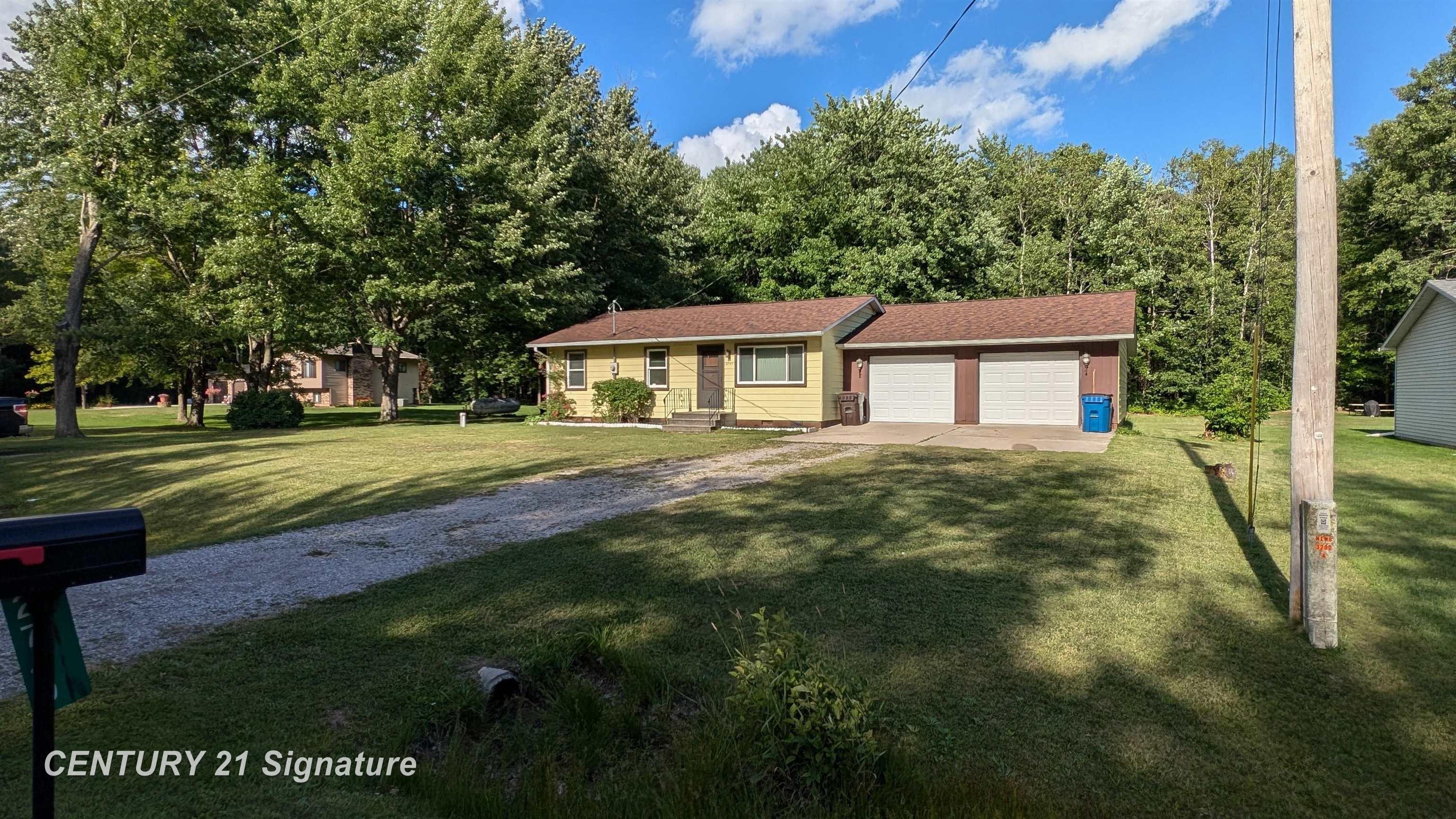 2740 North Garfield Road Pinconning, MI 48650 - Photo 1 of 18