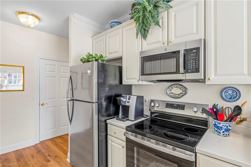 524 College Road, Unit 207 Greensboro, NC 27410 - Photo 10 of 31 Kitchen