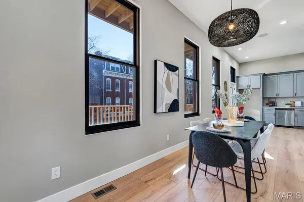 $495,900 | 1000 Barton Street, St. Louis, MO 63104