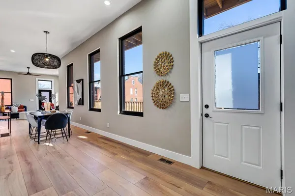 $495,900 | 1000 Barton Street, St. Louis, MO 63104