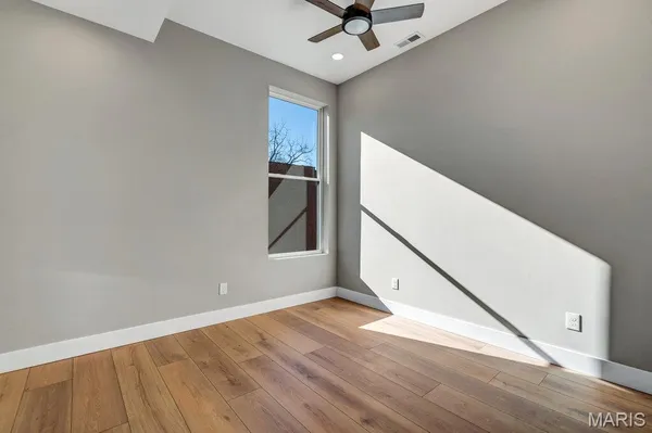 $495,900 | 1000 Barton Street, St. Louis, MO 63104