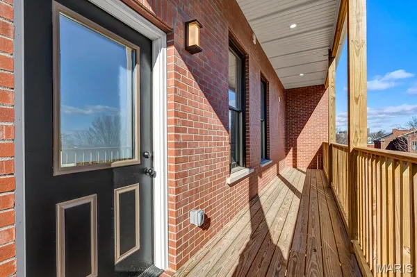 $495,900 | 1000 Barton Street, St. Louis, MO 63104