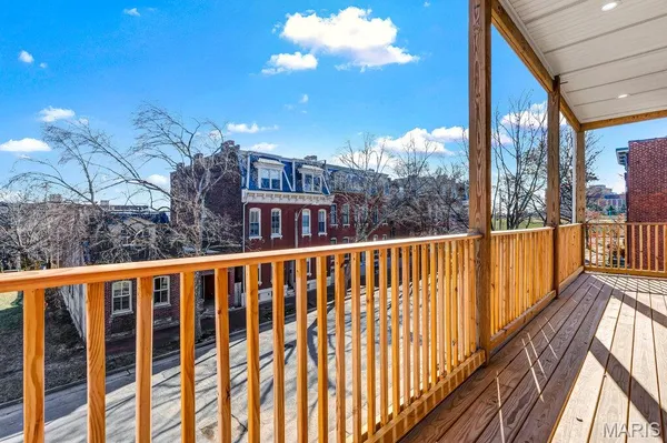 $495,900 | 1000 Barton Street, St. Louis, MO 63104
