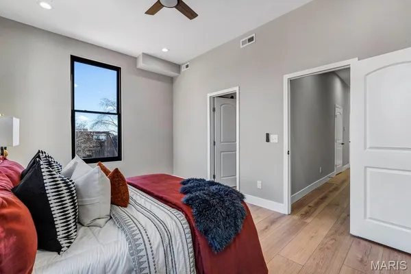$495,900 | 1000 Barton Street, St. Louis, MO 63104