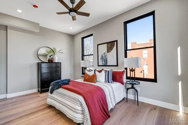$495,900 | 1000 Barton Street, St. Louis, MO 63104