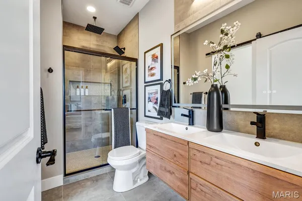 $495,900 | 1000 Barton Street, St. Louis, MO 63104