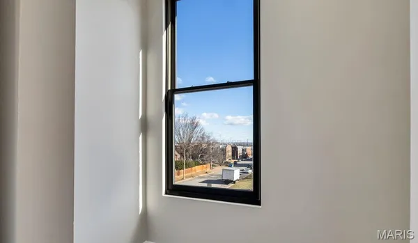$495,900 | 1000 Barton Street, St. Louis, MO 63104