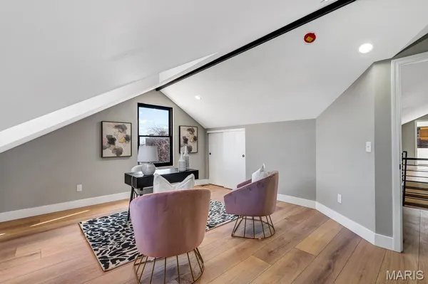 $495,900 | 1000 Barton Street, St. Louis, MO 63104