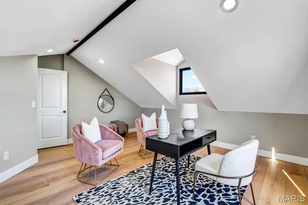 $495,900 | 1000 Barton Street, St. Louis, MO 63104