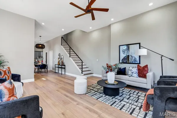 $495,900 | 1000 Barton Street, St. Louis, MO 63104