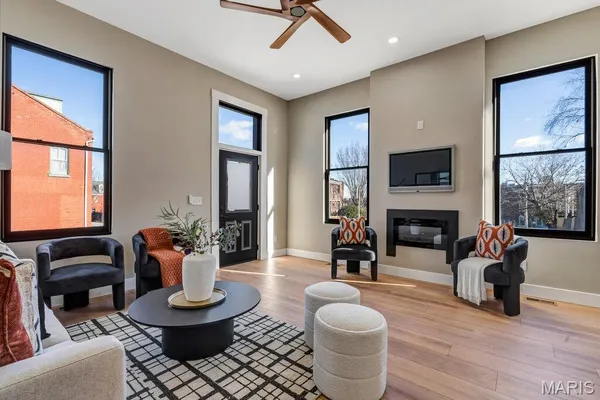 $495,900 | 1000 Barton Street, St. Louis, MO 63104