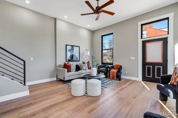 $495,900 | 1000 Barton Street, St. Louis, MO 63104