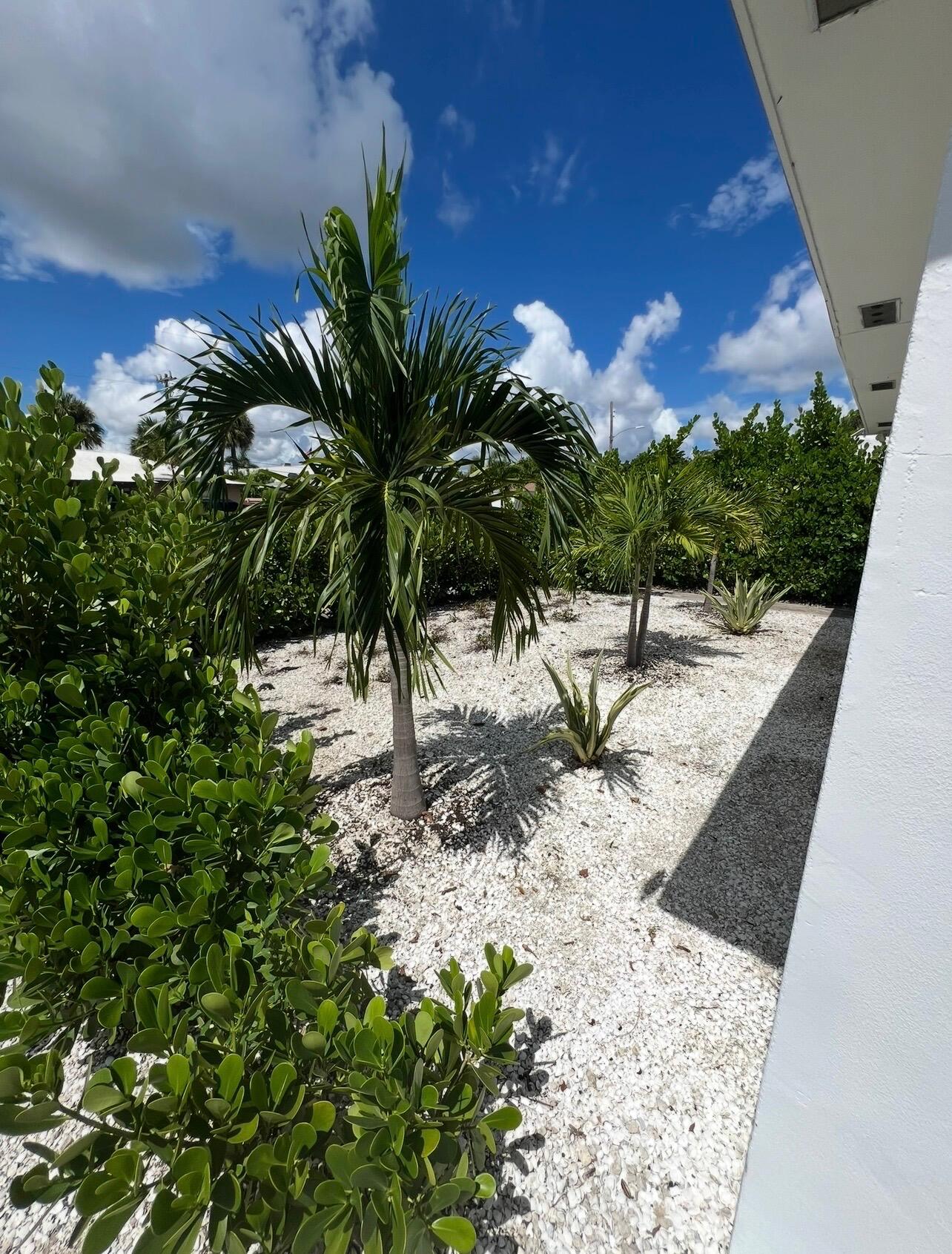 427 Conniston Road, Unit B West Palm Beach, FL 33405 - Photo 9 of 11 IMG_7056